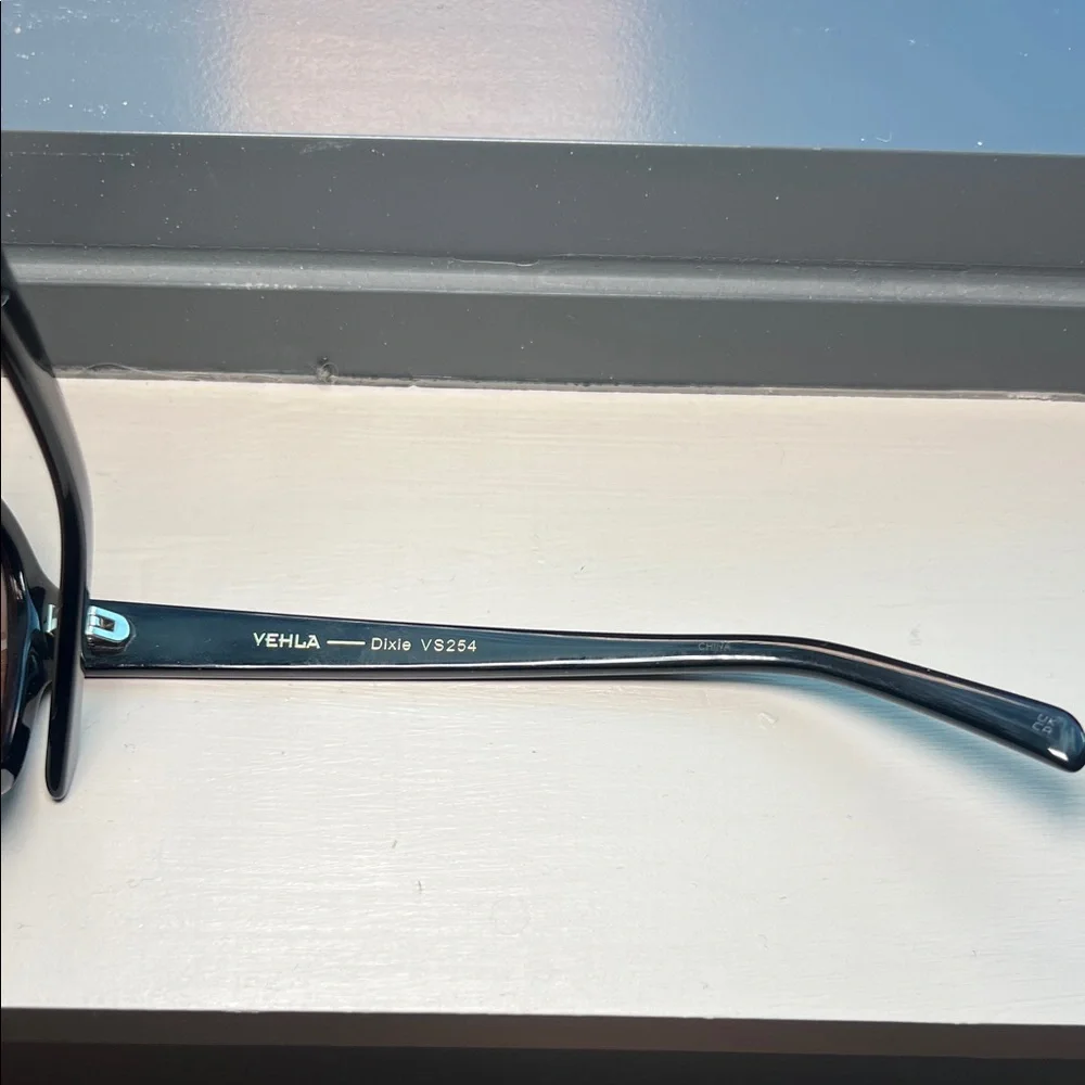 VEHLA Black Dixie Sunglasses - Picture 4 of 8